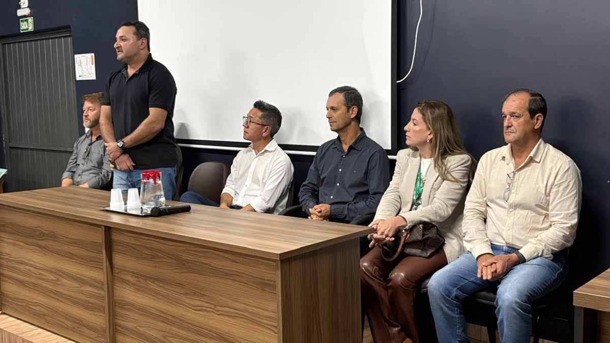 Apae de Jardim Alegre inaugura centro clínico para atendimento especializado Apae de Jardim Alegre inaugura centro clínico com cinco salas para atendimentos especializados.