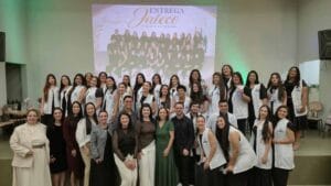Acadêmicos do 3º e 4º períodos de Pedagogia da Fatec Ivaiporã durante a Cerimônia do Jaleco, realizada na quinta-feira (29)