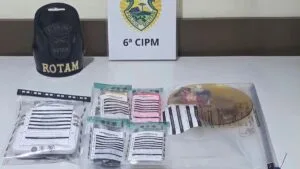 Drogas e materiais apreendidos pela Rotam durante ocorrência em Faxinal