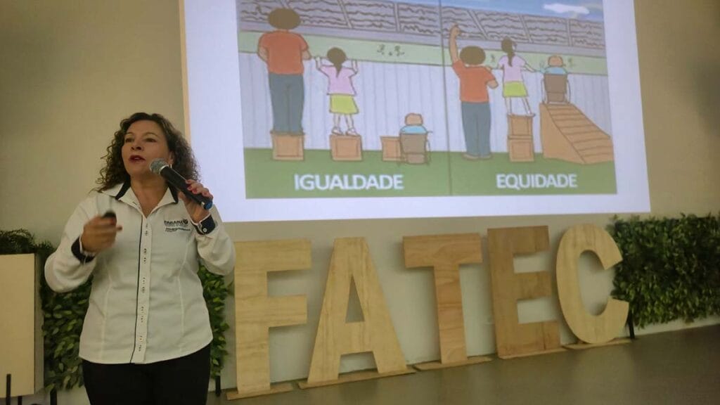 Convivência escolar e expressão artística pautam Hub Pedagógico da Fatec Ivaiporã Palestras do Hub Pedagógico da Fatec Ivaiporã abordam convivência escolar e expressão artística na educação.