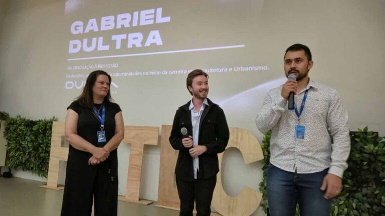 Palestra de Gabriel Dultra de Paula durante a Semana Acadêmica de Arquitetura e Engenharia Civil da Fatec Ivaiporã