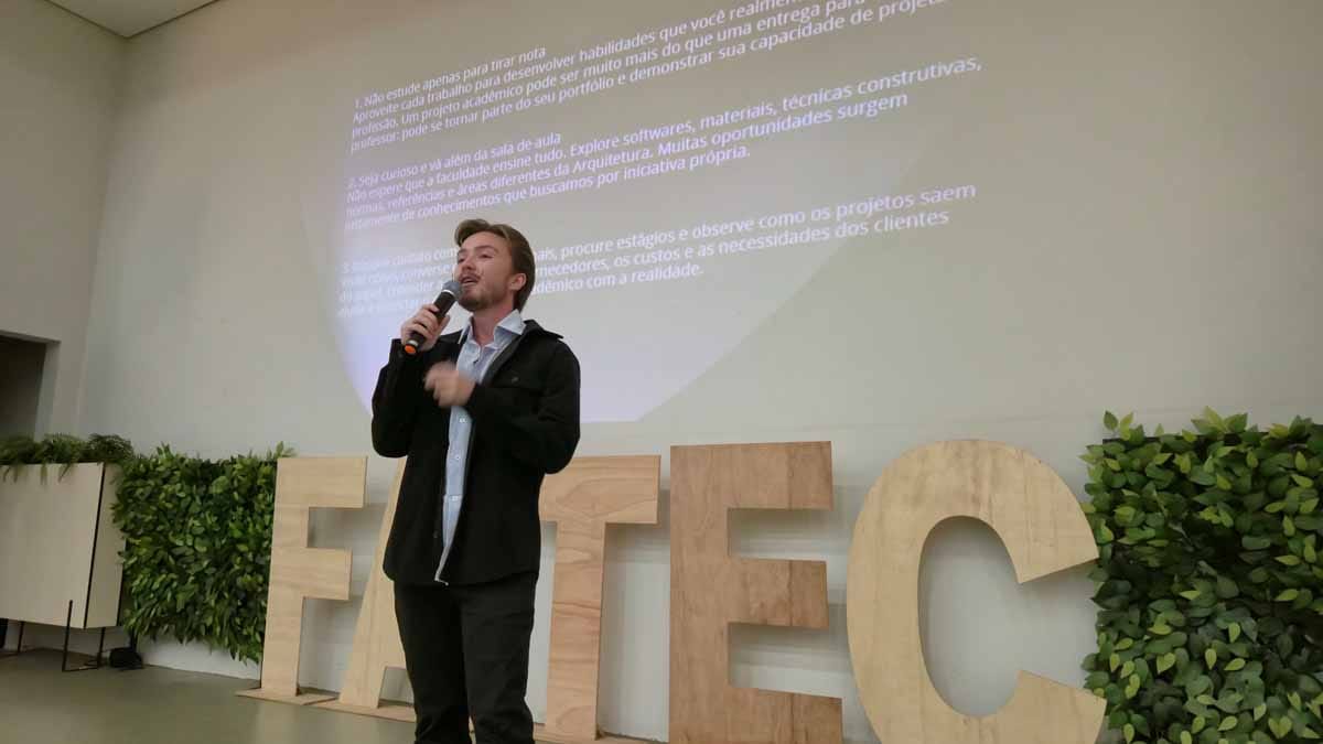Semana de Arquitetura e Engenharia Civil da Fatec Ivaiporã debate início da carreira Palestra de Gabriel Dultra de Paula durante a Semana Acadêmica de Arquitetura e Engenharia Civil da Fatec Ivaiporã