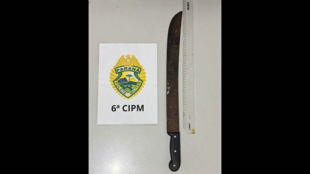 Homem é preso após ameaçar crianças com facão em Faxinal Homem é preso após ameaçar crianças com facão em Faxinal