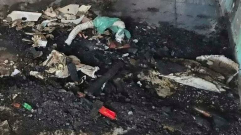 Duas crianças foram retiradas da casa pelo tio antes que o incêndio se espalhasse pelo imóvel.
