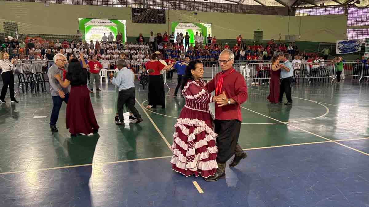 Gincana 60+ movimenta idosos com esporte e diversão em Ivaiporã gincana-melhor-idade (16)