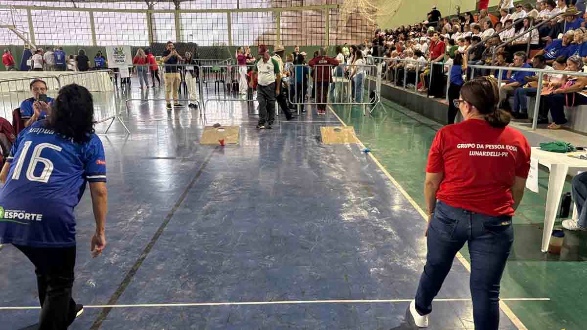 Gincana 60+ movimenta idosos com esporte e diversão em Ivaiporã gincana-melhor-idade (7)