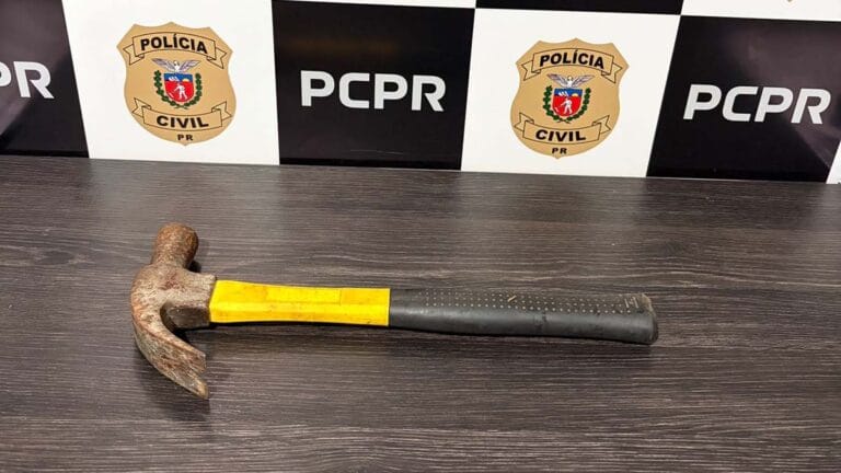 Polícia Civil prende homem e apreende martelo durante prisão de suspeito de tentativa de homicídio em Arapuã.