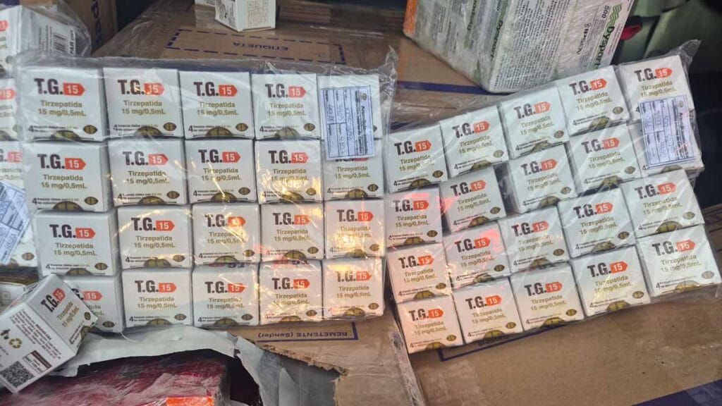 PRF apreende medicamentos avaliados em mais de R$ 2 milhões no Paraná PRF apreendeu mais de 8 mil unidades de medicamentos e 63 cigarros eletrônicos em Cambé.