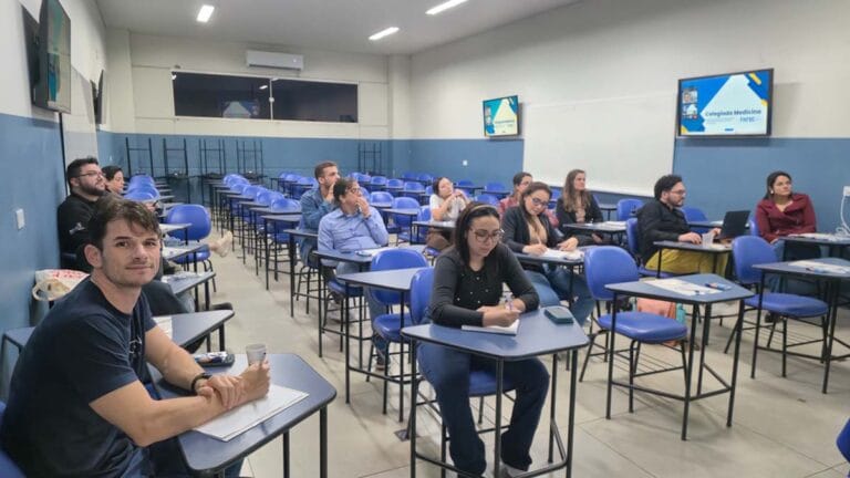 Professores e representantes dos estudantes de Medicina da Fatec Ivaiporã discutem avaliação formativa