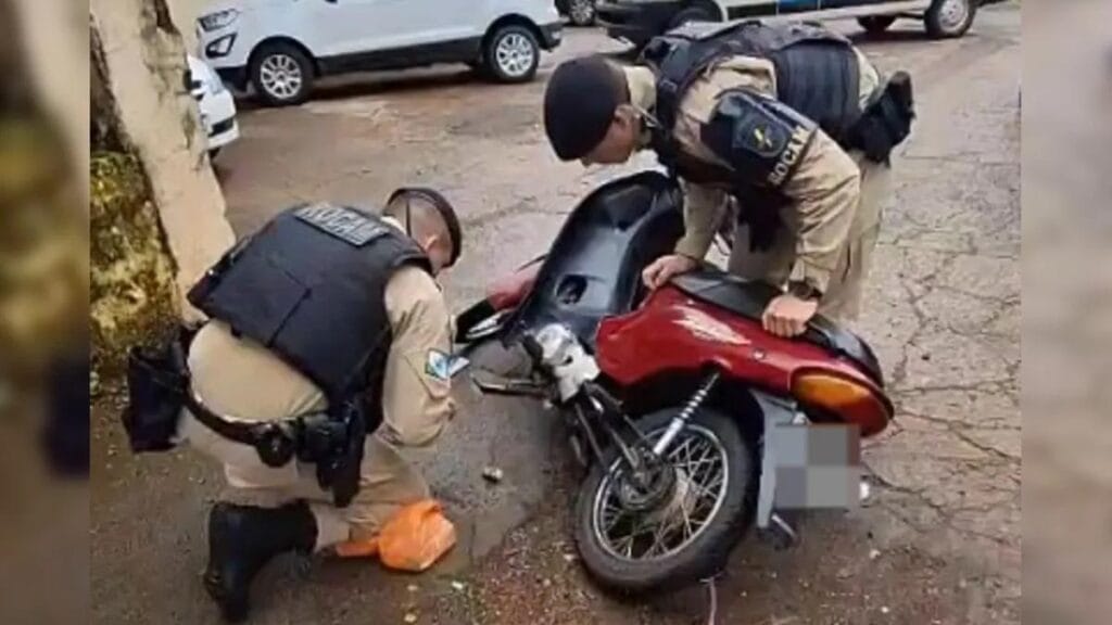 Moto furtada em Londrina há nove anos é recuperada em Apucarana Honda Biz vermelha. Moto com registro de furto ou roubo desde 2017 foi recuperada em Apucarana