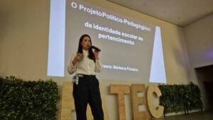 :Estudantes de Pedagogia da Fatec Ivaiporã participam de atividade sobre o Projeto Político-Pedagógico.