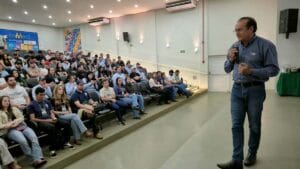 O pesquisador da Embrapa Soja, Marco Antônio Nogueira, apresentou resultados do uso de insumos biológicos na agricultura durante a Semana Acadêmica de Agronomia da Fatec Ivaiporã.