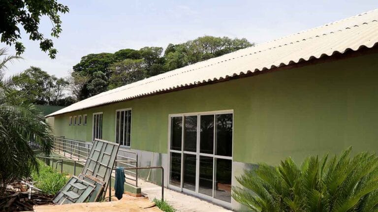 Reforma da Farmácia Municipal e da Vigilância Sanitária no Centro de Saúde Dr. Carlos Hawthorne, em Ivaiporã.