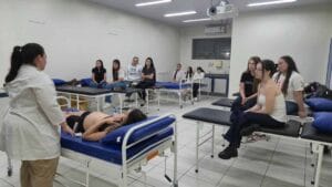 Estudantes e profissionais participam de workshops durante a Semana de Fisioterapia da Fatec Ivaiporã.
