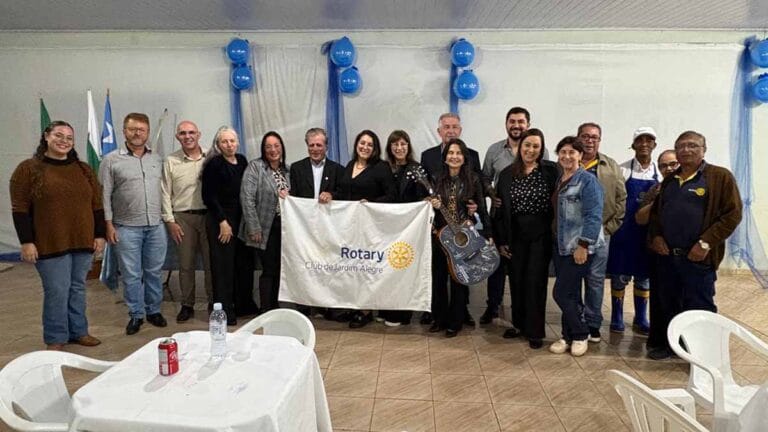 Líria Cheida Bonancin visitou o Rotary Club de Jardim Alegre e apresentou campanha de arrecadação de recursos para combater a poliomielite