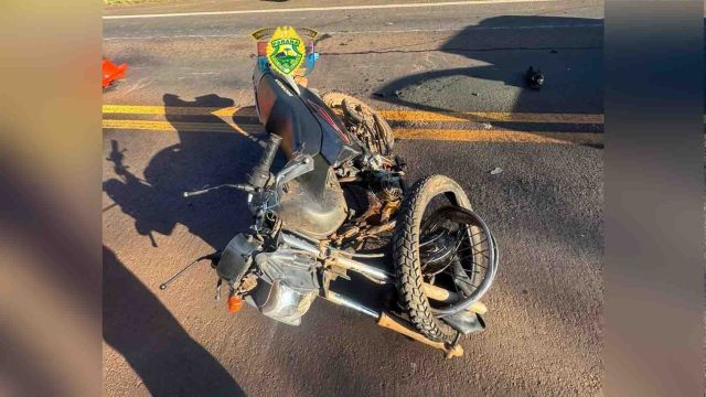 Motociclista ficou ferida gravemente / Foto: PRE