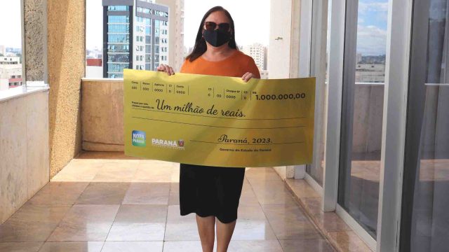Moradora de Curitiba recebe prêmio de R$ 1 milhão no dia de seu aniversário Moradora de Curitiba recebe prêmio de R$ 1 milhão no dia de seu aniversário / Foto: Gabriely Samek / NCS/SEFA