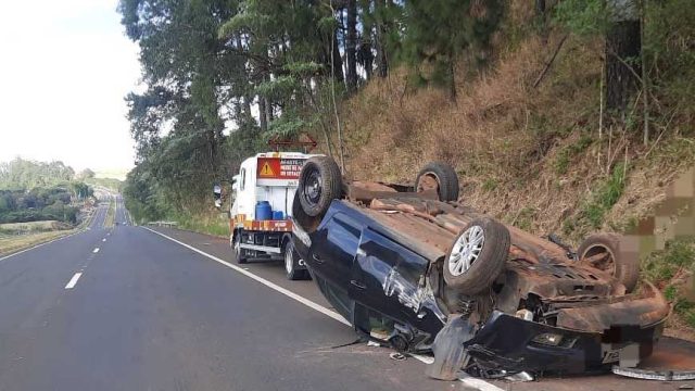 Capotamento em Mauá da Serra / Foto: PRE