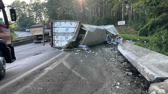 PRF, bombeiros e Samu atuam na ocorrência / Foto: Divulgação PRF