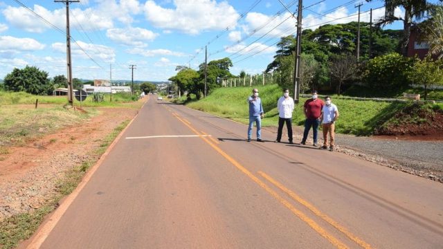 Carlos Gil e superintende do DER tratam de projetos de obras em Ivaiporã