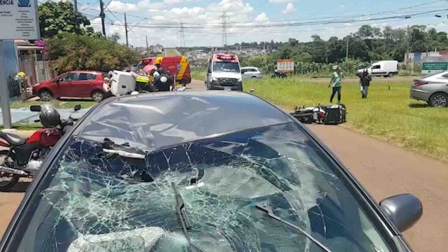 O acidente que envolveu uma motocicleta Honda e um automóvel Honda Fit foi na Rua Antônio Kucinski / Foto: Reprodução vídeo CGN