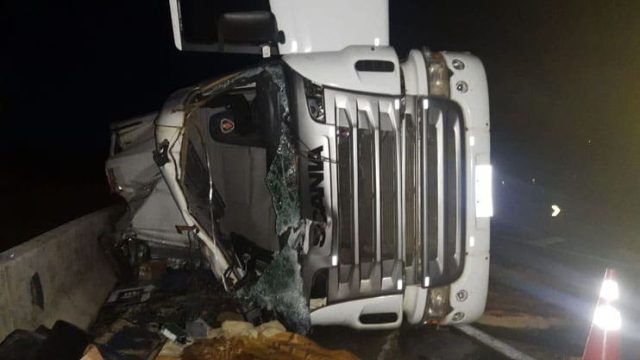 Motorista de carreta morre em acidente na Serra do Cadeado