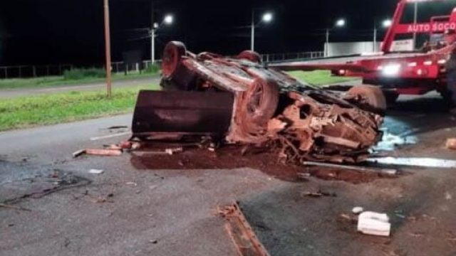Acidente foi na madrugada  deste sábado / Foto|: Ivan Maldonado