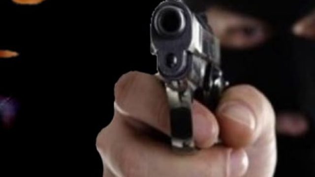 Assaltante armados com pistolas levam R$ 2.5 mil de empresa