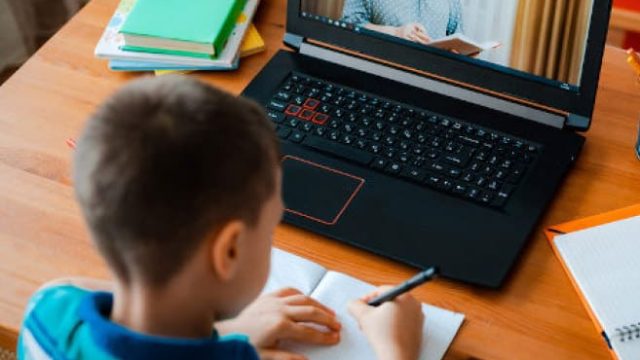 Aulas da rede municipal de Ivaiporã retornam, vitualmente, no dia 9