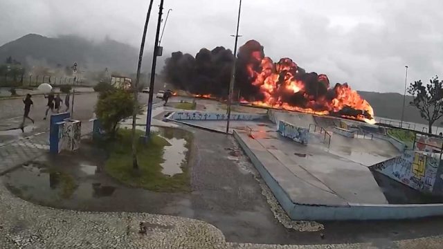 Passageiros de avião que explodiu em Ubatuba são da mesma família / Foto: Reprodução/Vídeo