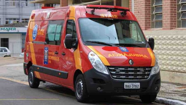 Bombeiros (2) Motociclista fica ferido em colisão com carro na PR-466