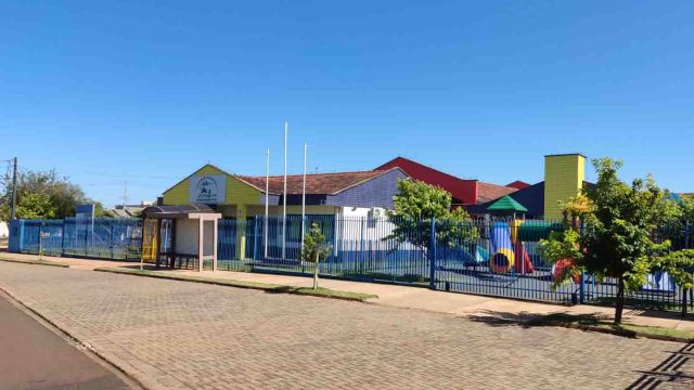 CMEI Guilherme Totolo CMEI Guilherme de Andrade Totolo / Foto: Ivan Maldonado