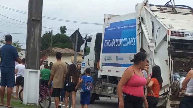 Caminhão atropelou mãe e filho / Foto: Redes Sociais