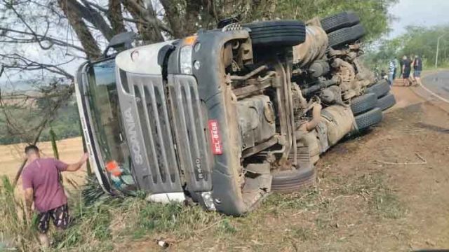 Acidente foi na PR-170 em Novo Itacolomi / Foto: WhatsApp