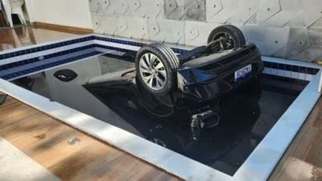 Outras duas mulheres também estavam no veículo, porém, conseguiram se salvar / Reprodução/Instagram