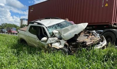 Carro prefeito Ariranha Prefeito de Ariranha do Ivaí sofre acidente na região de Ponta Grossa