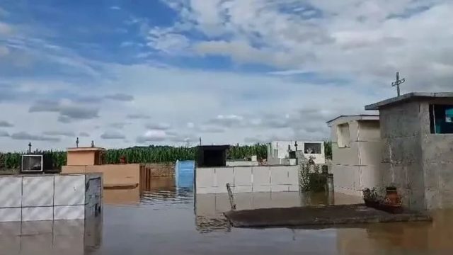 Cemitério ficou alagado no Dia de Finados em Ponta Grossa / Foto: Reprodução