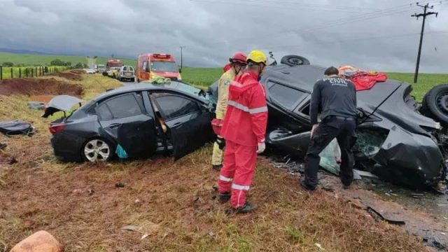 Colisao-envolvendo-dois-veiculos- Colisão envolvendo dois veículos foi registrada na manhã desta sexta-feira (17)/Foto: Edson Neves/Tarobá