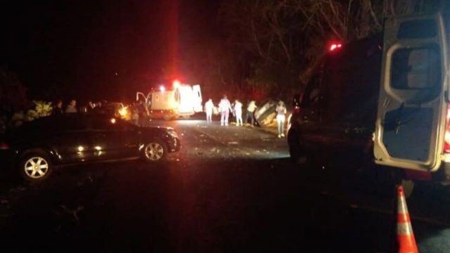 Colisão frontal na Rodovia do Milho deixa feridos