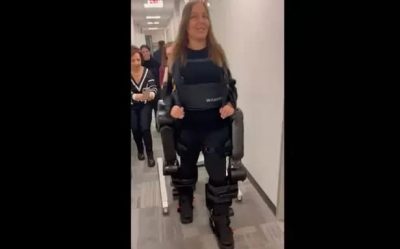 Projeto oferecerá o mesmo exoesqueleto usado pela senadora Mara Gabrilli (PSD-SP). Primeiros exemplares chegam ainda em julho / Foto: Reprodução