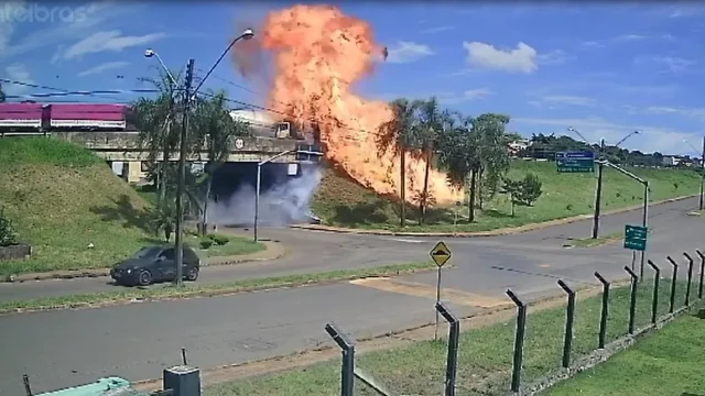 Explosão ocorreu após acidente sobre viaduto em Arapoti / Foto: Reprodução