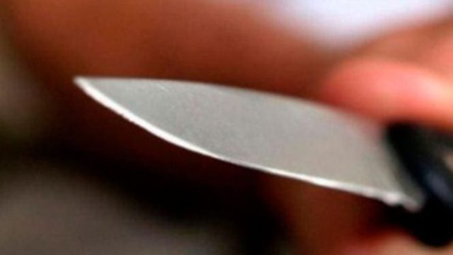 Homem não aceita fim de relacionamento agride mulher e esfaqueia filho