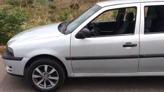 Homem tem carro furtado de frente da residência