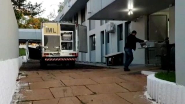 O corpo foi encaminhado  ao Instituto Médico Legal (IML) de Cascavel / Foto: Reprodução vídeo