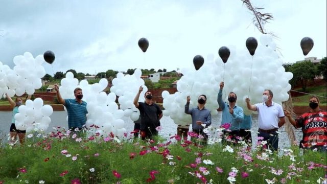 homenagem às vidas perdidas para a Covid-19