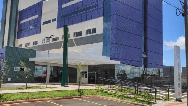 Jovem foge de hospital para tratamento de Covid-19 e causa confusão