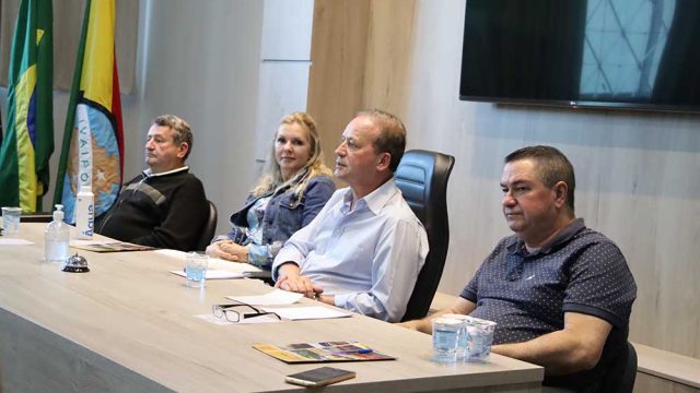 Reunião ocorreu no salão nobre da prefeitura / Foto: Assessoria de Imprensa – Prefeitura de Ivaiporã