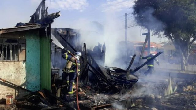 Idosa é encontrada morta em casa de madeira destruída pelo fogo no Paraná