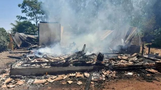 Incendio-aconteceu-na-manha-deste-sabado O incêndio foi na manhã deste sábado