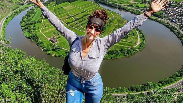 Influencer morre ao cair de penhasco após tentar tirar foto